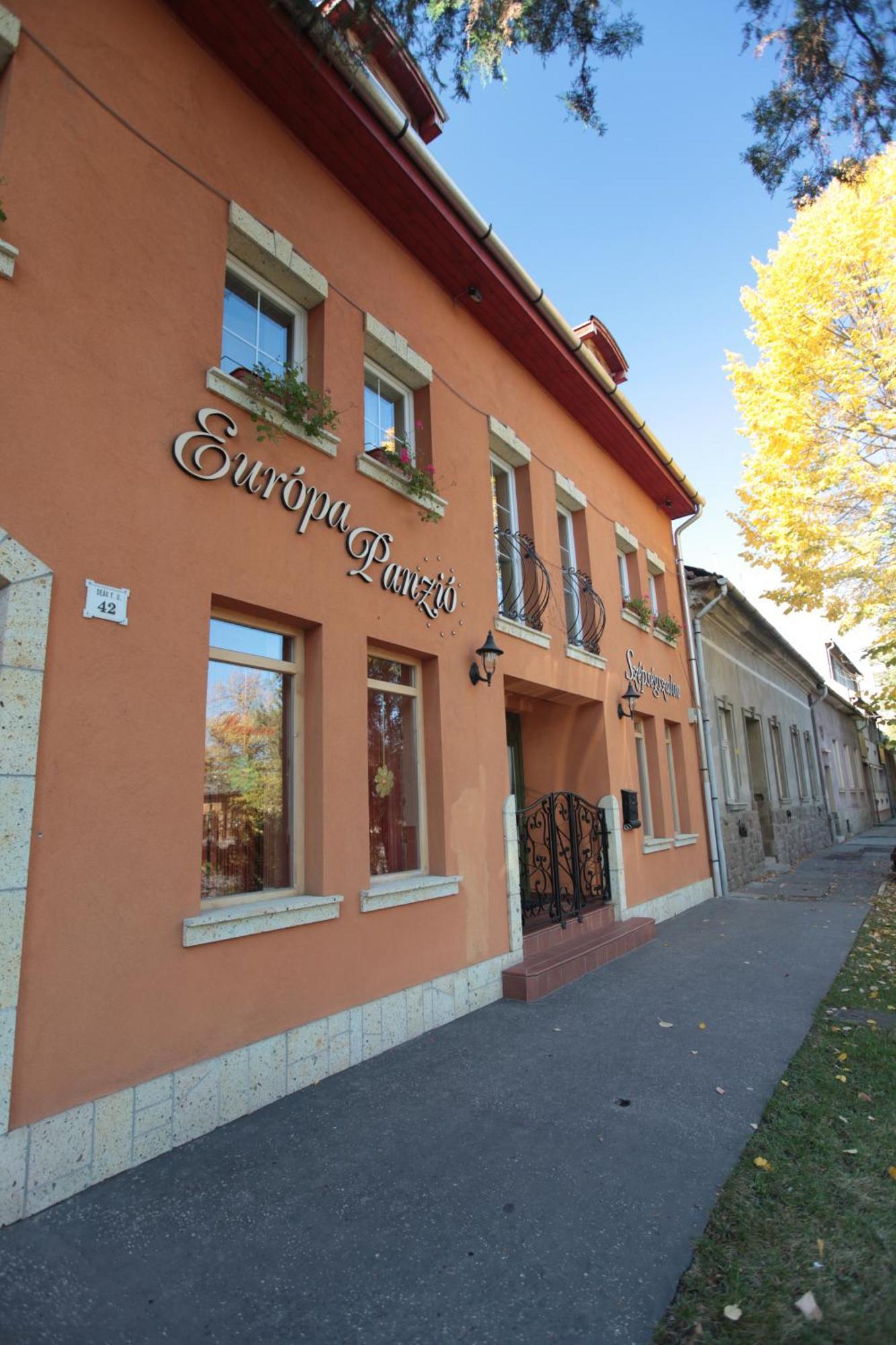 에게르 Europa Panzio B&B 외부 사진